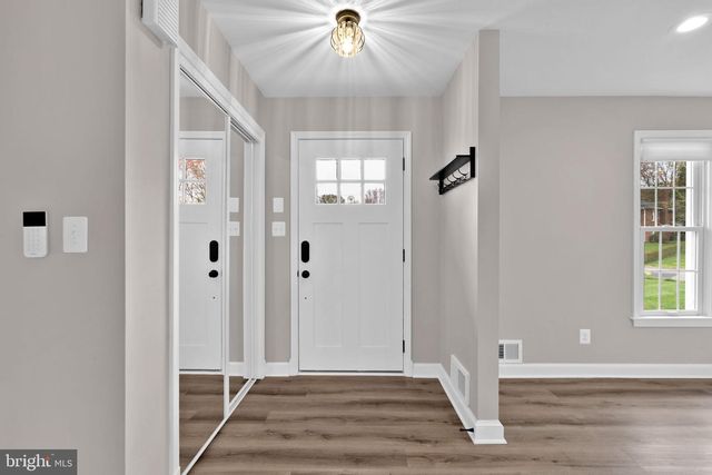 2215 LIDA CT, Alexandria, VA 22306