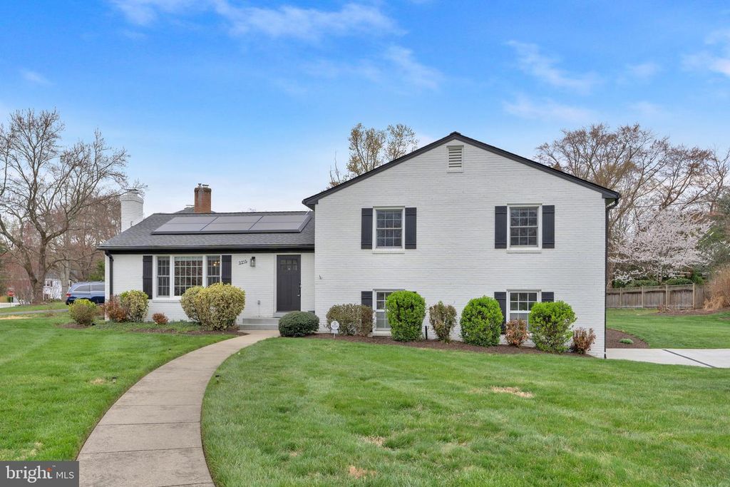 2215 LIDA CT, Alexandria, VA 22306