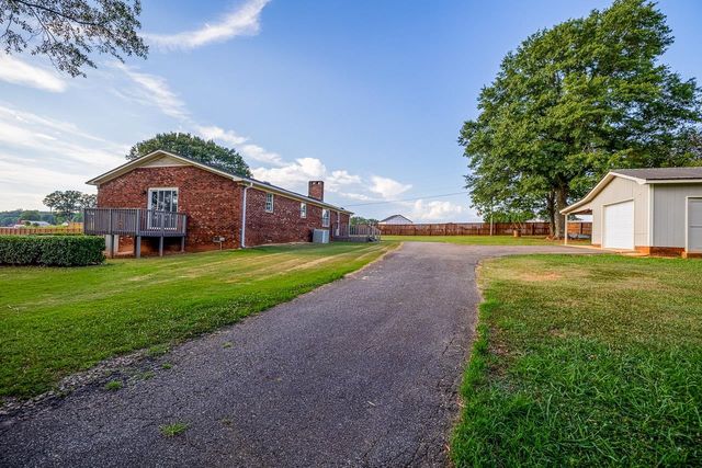 1326 Mount Zion Road, Spartanburg, SC 29303