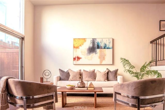 14144 Burbank Boulevard 2, Sherman Oaks, CA 91401