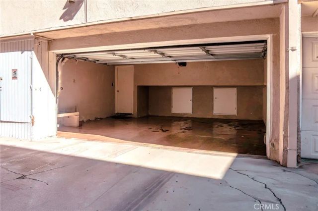 14144 Burbank Boulevard 2, Sherman Oaks, CA 91401