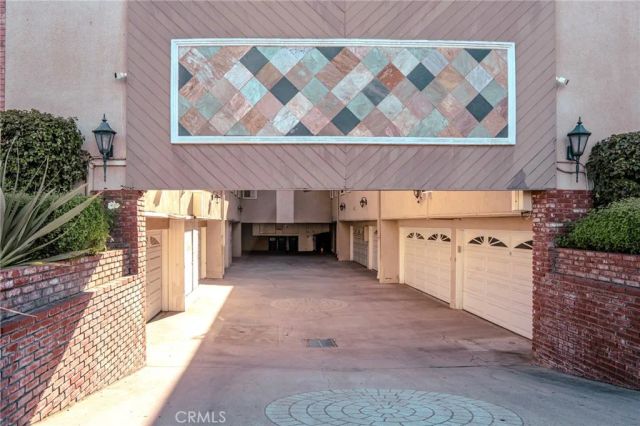 14144 Burbank Boulevard 2, Sherman Oaks, CA 91401