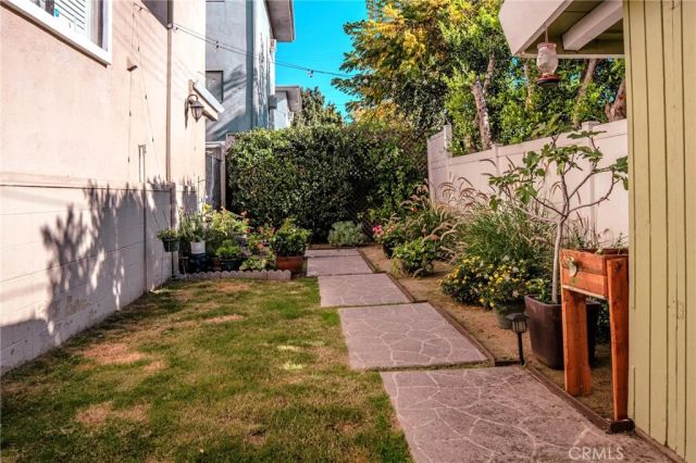 14144 Burbank Boulevard 2, Sherman Oaks, CA 91401