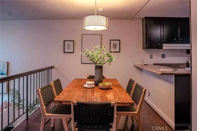 14144 Burbank Boulevard 2, Sherman Oaks, CA 91401