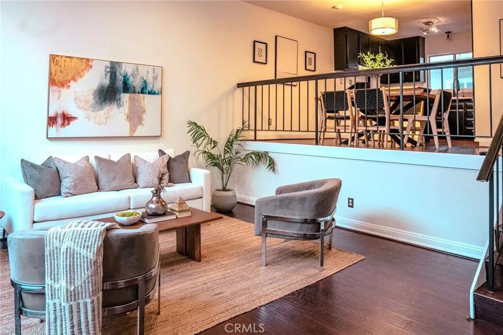 14144 Burbank Boulevard 2, Sherman Oaks, CA 91401