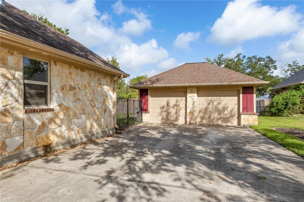 1519 Felder Street, Navasota, TX 77868 — photo 3