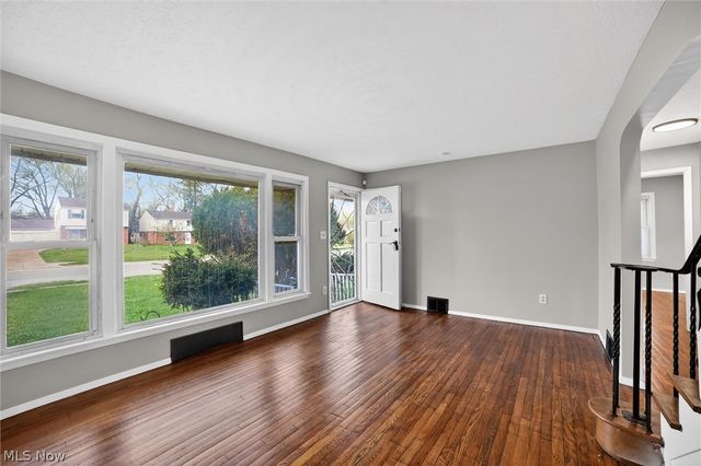 303 S Green Road, South Euclid, OH 44121