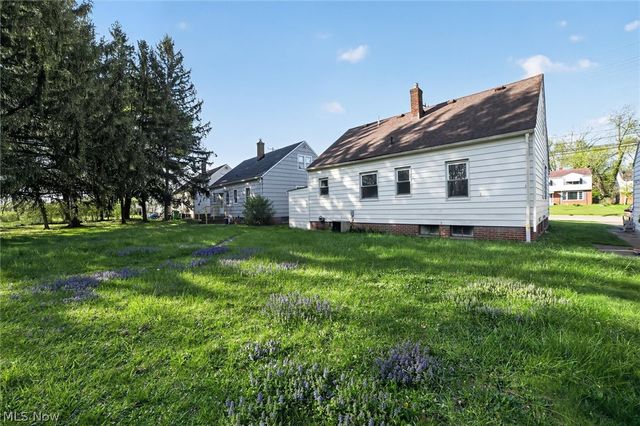 303 S Green Road, South Euclid, OH 44121