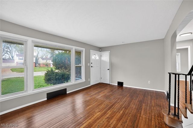 303 S Green Road, South Euclid, OH 44121