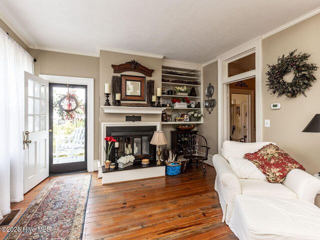 612 College Street, Clinton, NC 28328