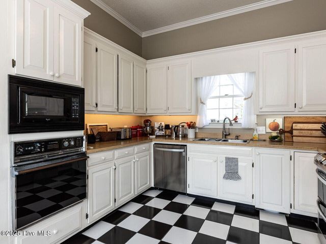 612 College Street, Clinton, NC 28328