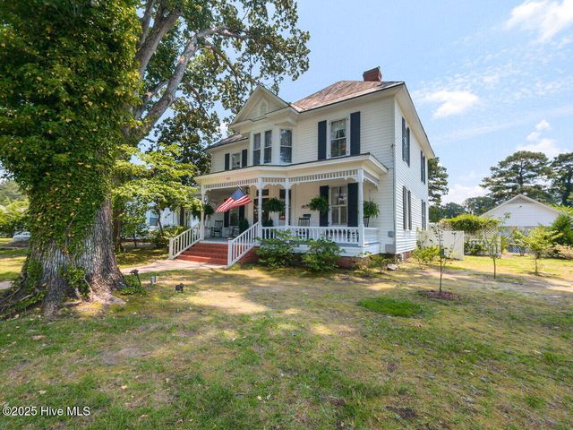 612 College Street, Clinton, NC 28328