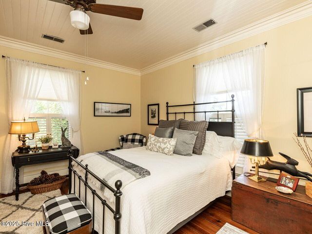 612 College Street, Clinton, NC 28328