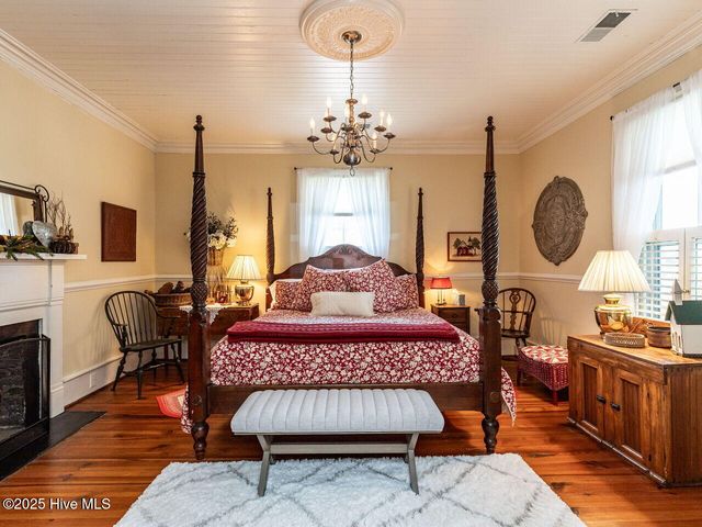 612 College Street, Clinton, NC 28328