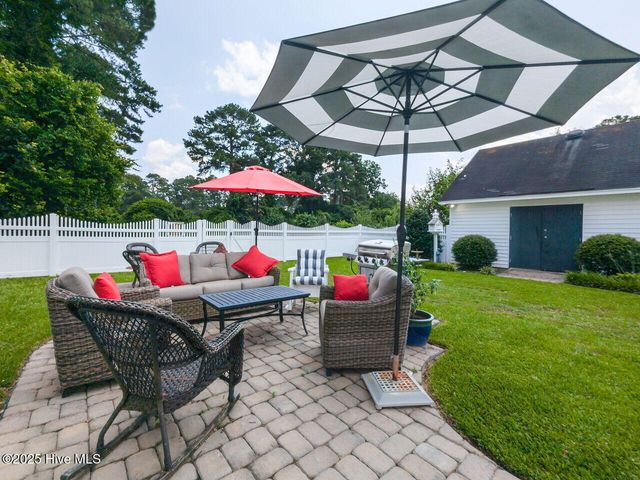 612 College Street, Clinton, NC 28328