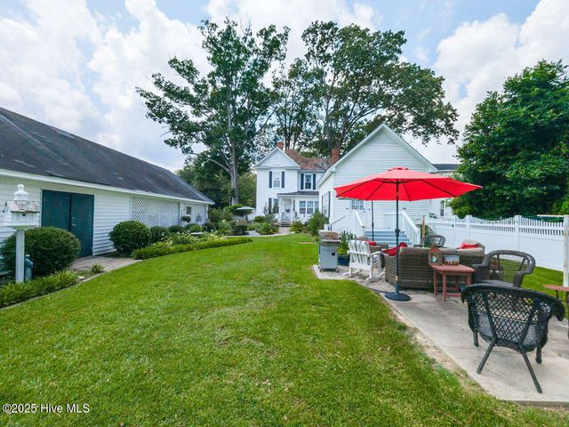 612 College Street, Clinton, NC 28328