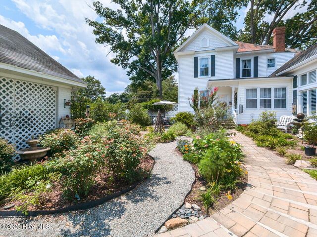612 College Street, Clinton, NC 28328