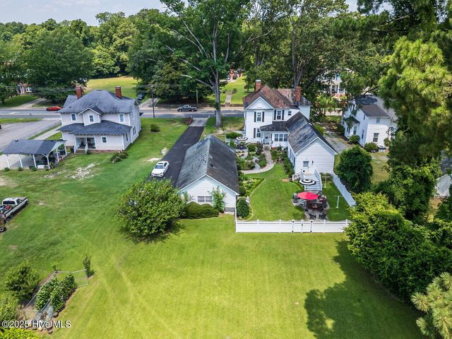 612 College Street, Clinton, NC 28328