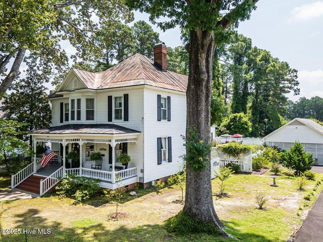 612 College Street, Clinton, NC 28328
