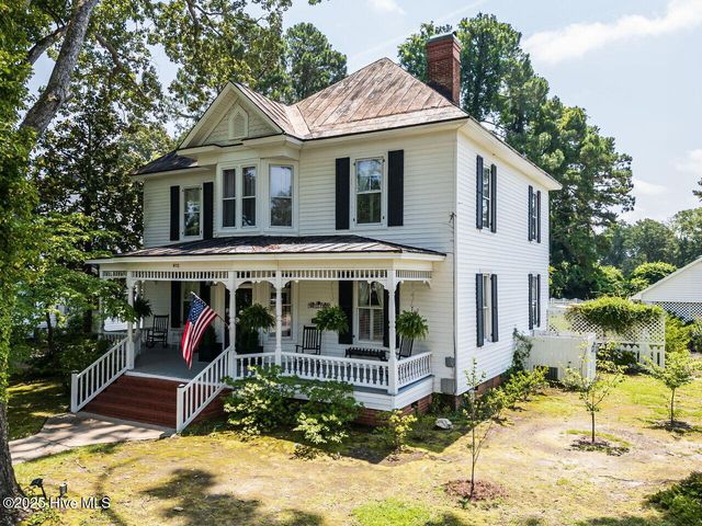612 College Street, Clinton, NC 28328