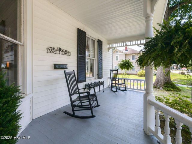 612 College Street, Clinton, NC 28328