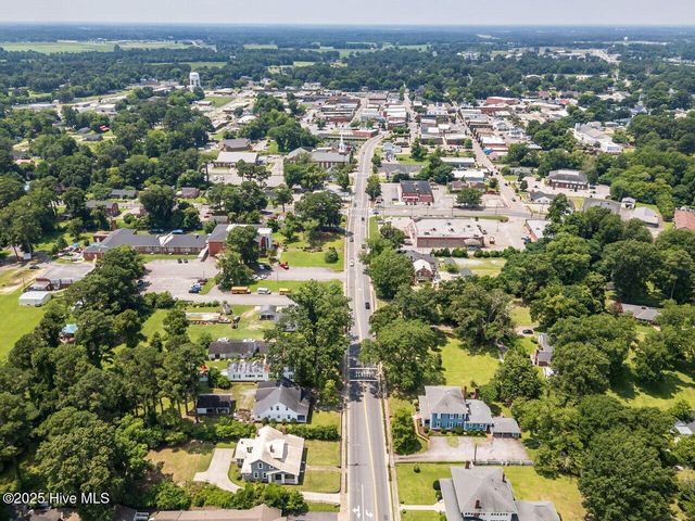 612 College Street, Clinton, NC 28328