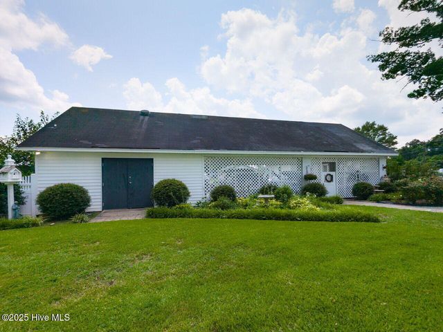 612 College Street, Clinton, NC 28328