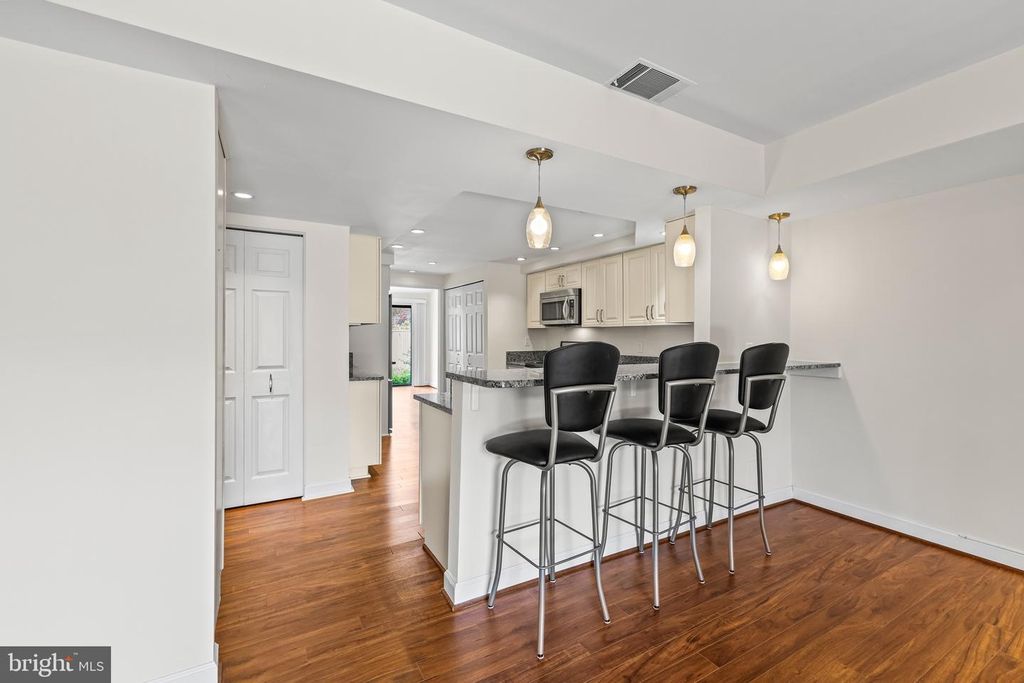 Image 10 of property listing at 11 TANNER CT #G, Baltimore, MD 21208