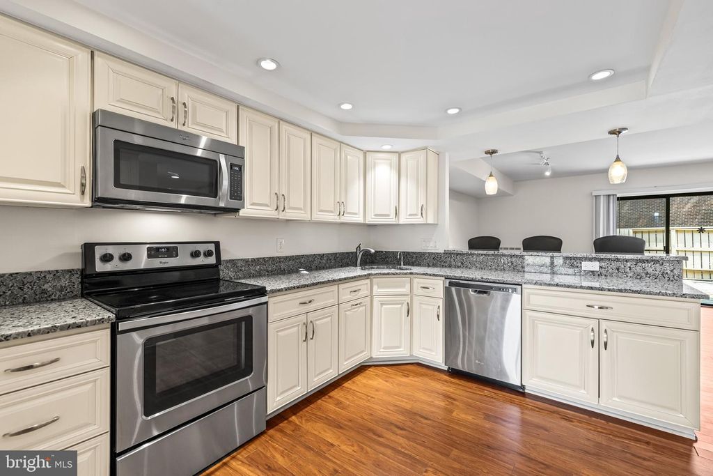 Image 13 of property listing at 11 TANNER CT #G, Baltimore, MD 21208