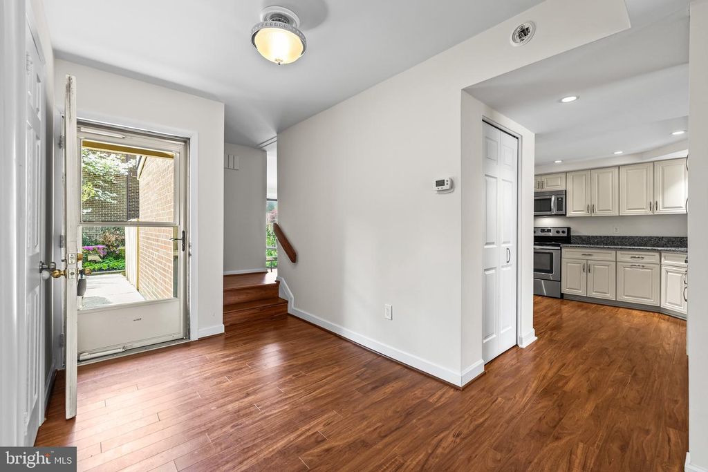 Image 2 of property listing at 11 TANNER CT #G, Baltimore, MD 21208