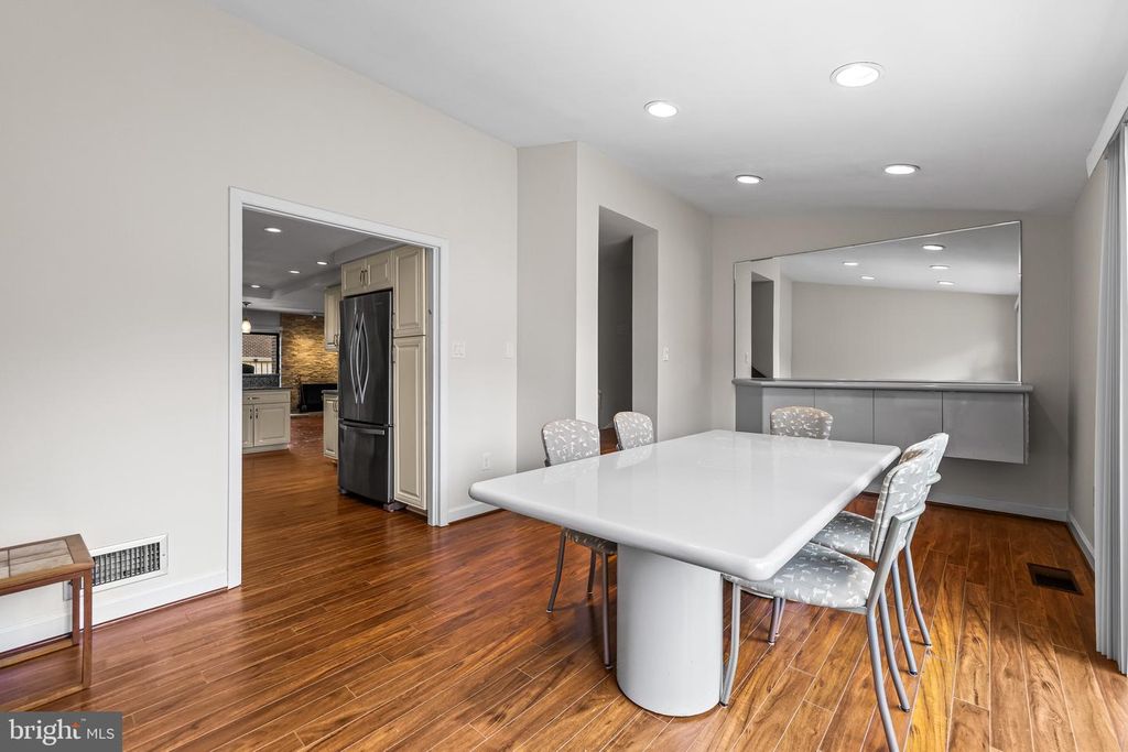 Image 19 of property listing at 11 TANNER CT #G, Baltimore, MD 21208