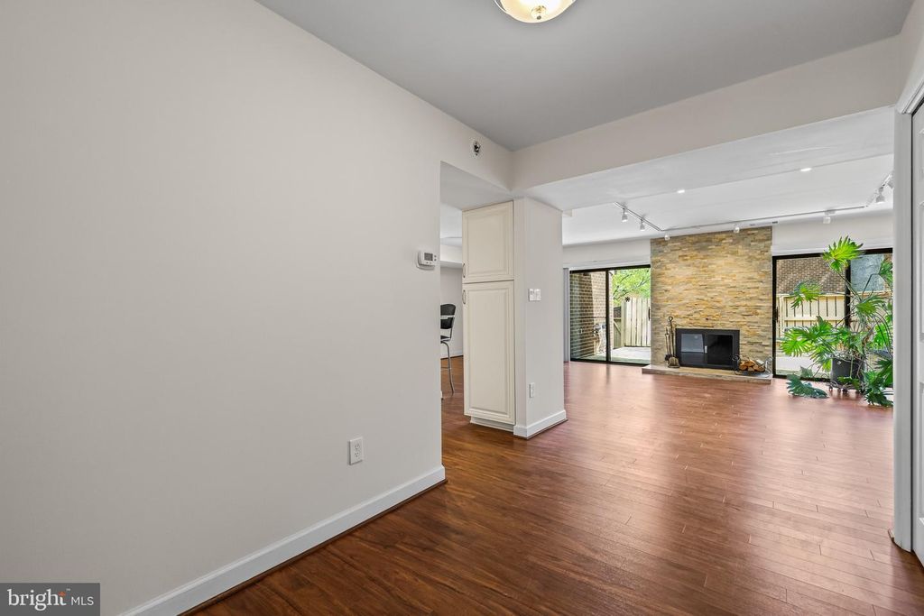 Image 3 of property listing at 11 TANNER CT #G, Baltimore, MD 21208