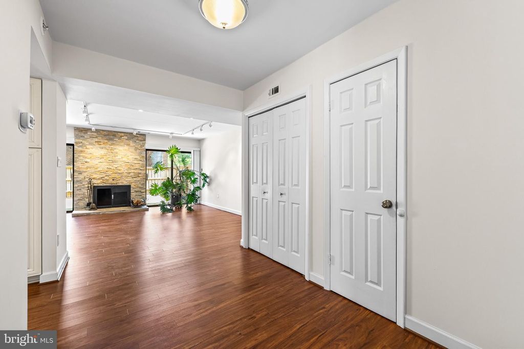 Image 4 of property listing at 11 TANNER CT #G, Baltimore, MD 21208