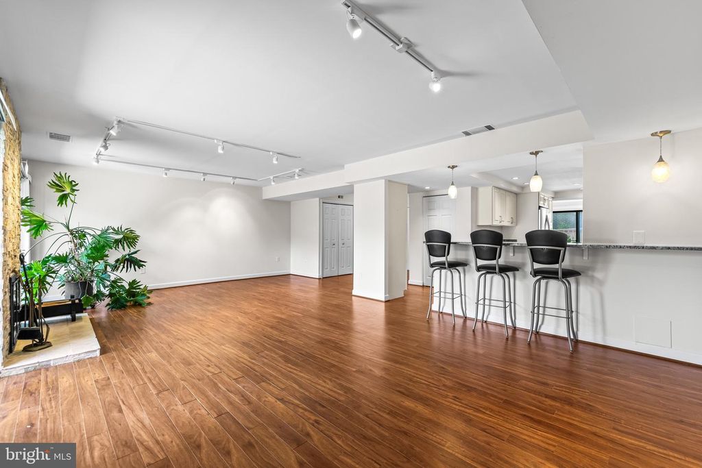 Image 8 of property listing at 11 TANNER CT #G, Baltimore, MD 21208