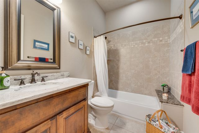 2111 N Hill Drive, Irving, TX 75038