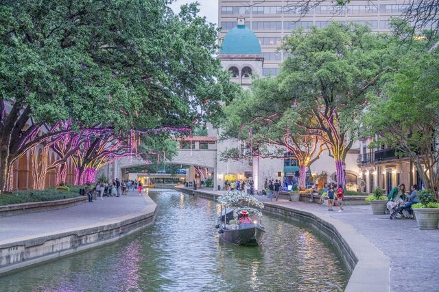 2111 N Hill Drive, Irving, TX 75038