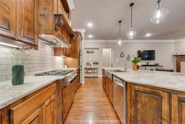 2111 N Hill Drive, Irving, TX 75038