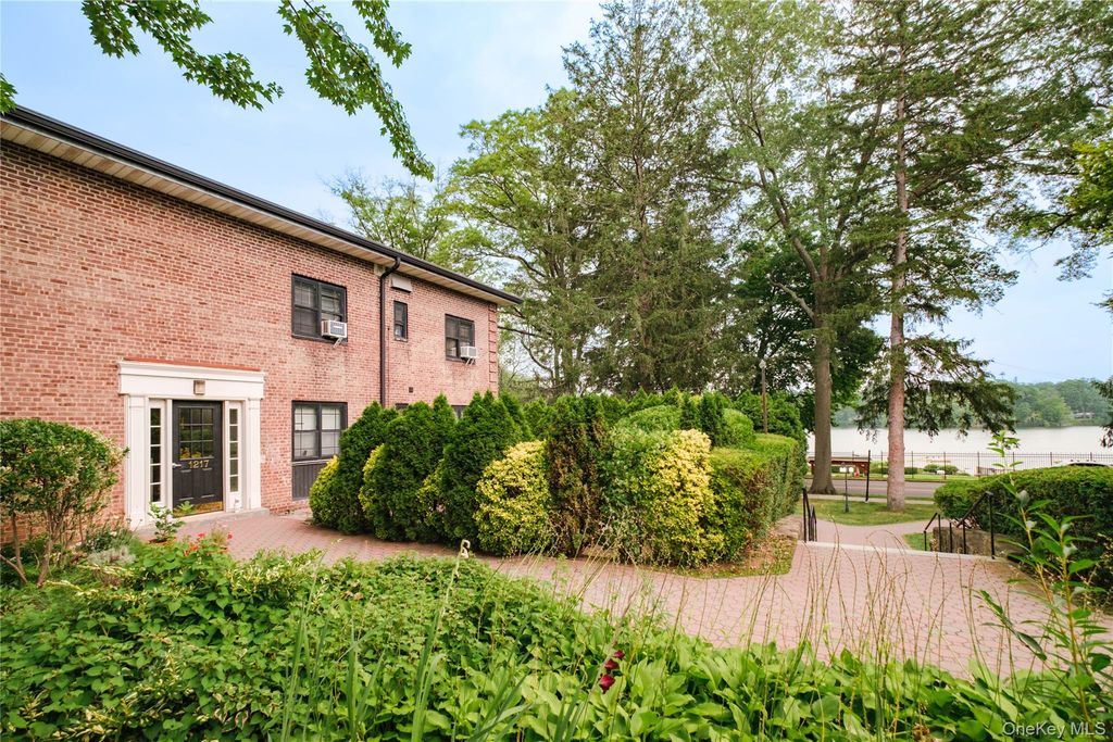 1217 California Road A-23, Eastchester, NY 10709