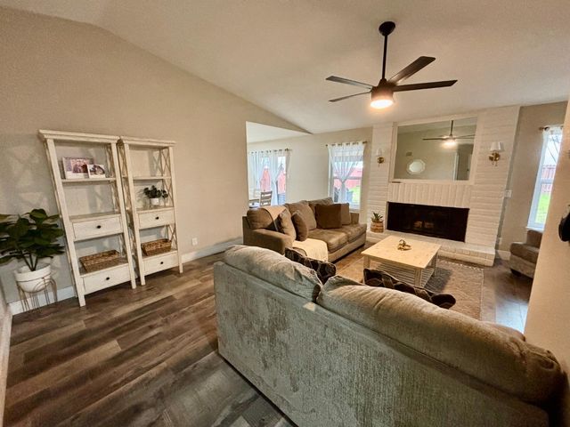 212 Jubilee Way, Rio Linda, CA 95673