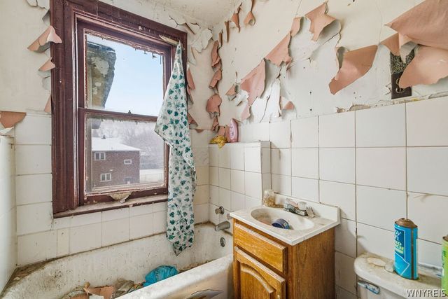 352 9th Street, Niagara Falls, NY 14303