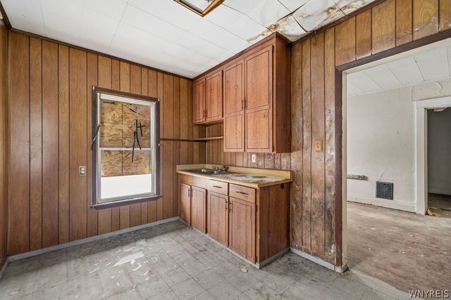 352 9th Street, Niagara Falls, NY 14303