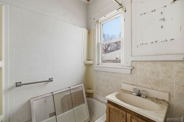 352 9th Street, Niagara Falls, NY 14303