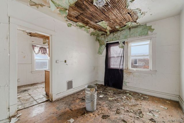 352 9th Street, Niagara Falls, NY 14303