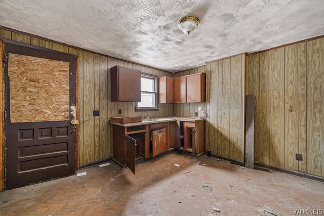 352 9th Street, Niagara Falls, NY 14303