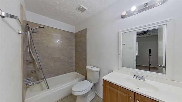 57 W Townhouse Lane 18, Grand Prairie, TX 75052