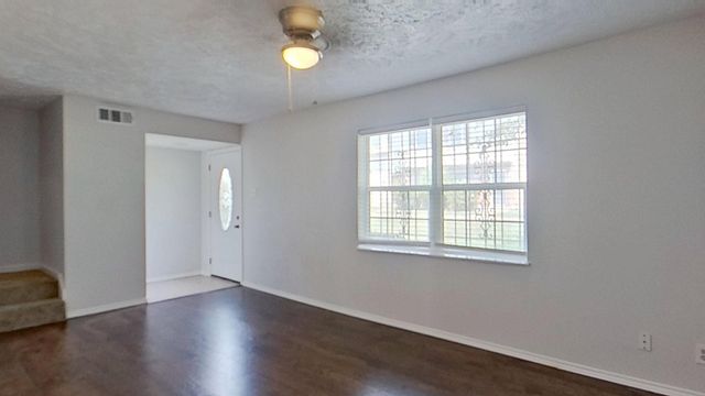 57 W Townhouse Lane 18, Grand Prairie, TX 75052