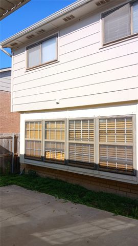 57 W Townhouse Lane 18, Grand Prairie, TX 75052