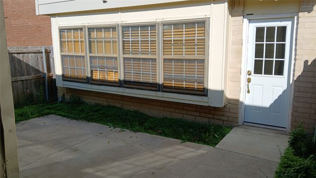 57 W Townhouse Lane 18, Grand Prairie, TX 75052