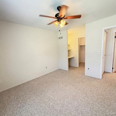17116 Kingsbrooke Drive, Clinton Township, MI 48038