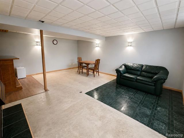 17116 Kingsbrooke Drive, Clinton Township, MI 48038